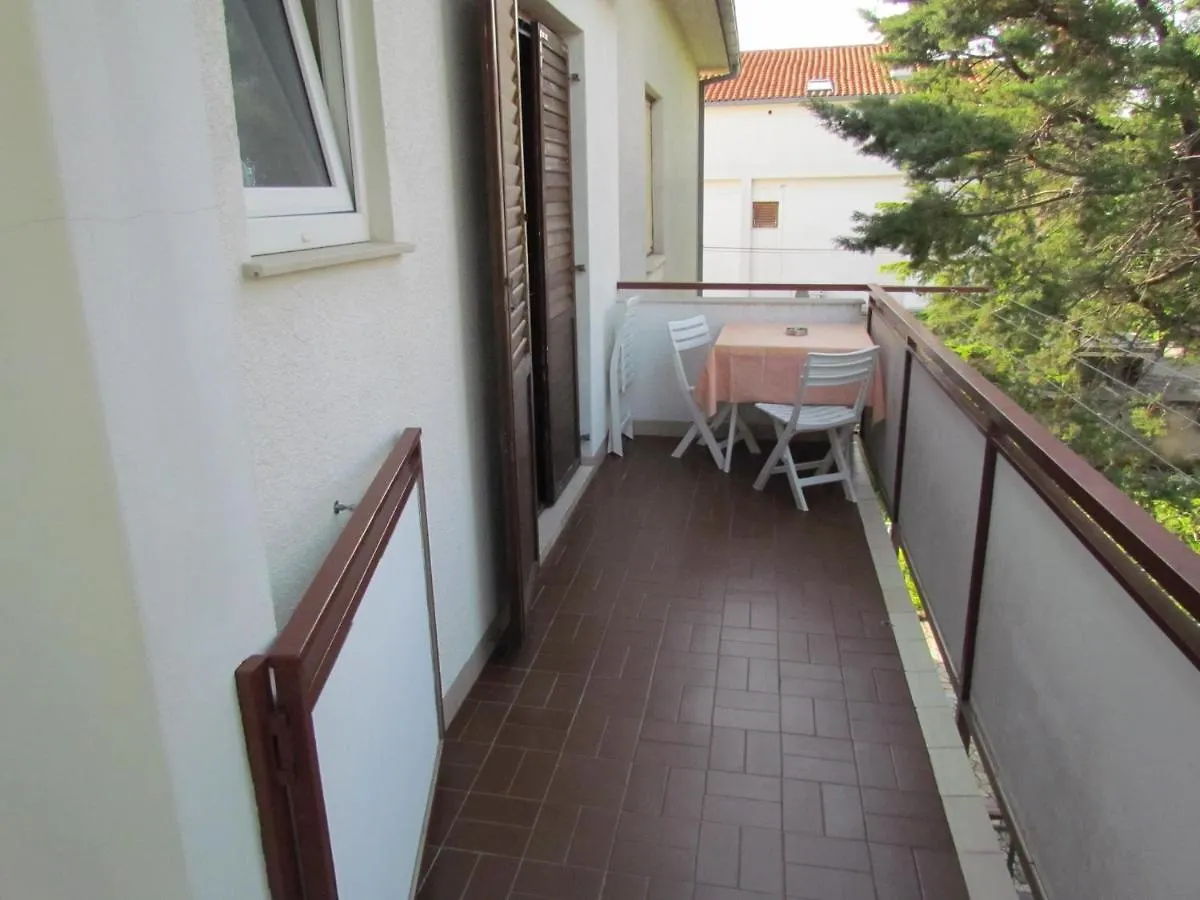 Apartment In Selce 5869