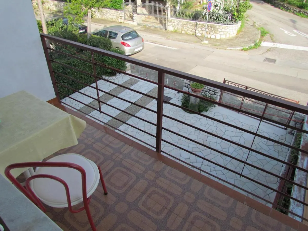 Apartment In Selce 5869